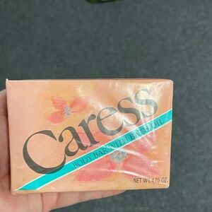 Caress Body Bar with Bath Oil Vintage 1988 Lever 4.75 oz NWT NOS